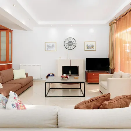 Meli-anas House 아파트 *